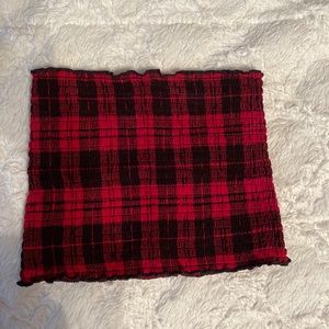 plaid cropped tube top. size xs. hollister. red and black